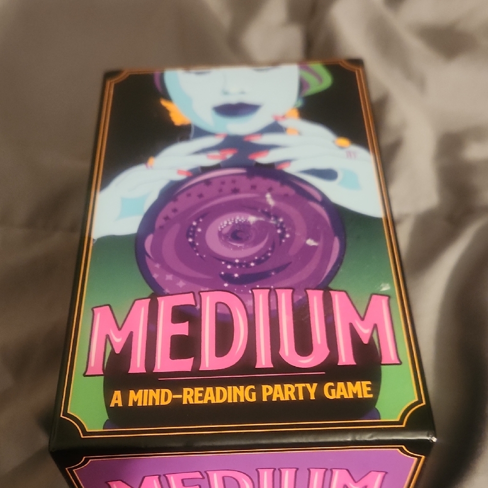 Medium Mind-Reading Party Game - Purple and Green
